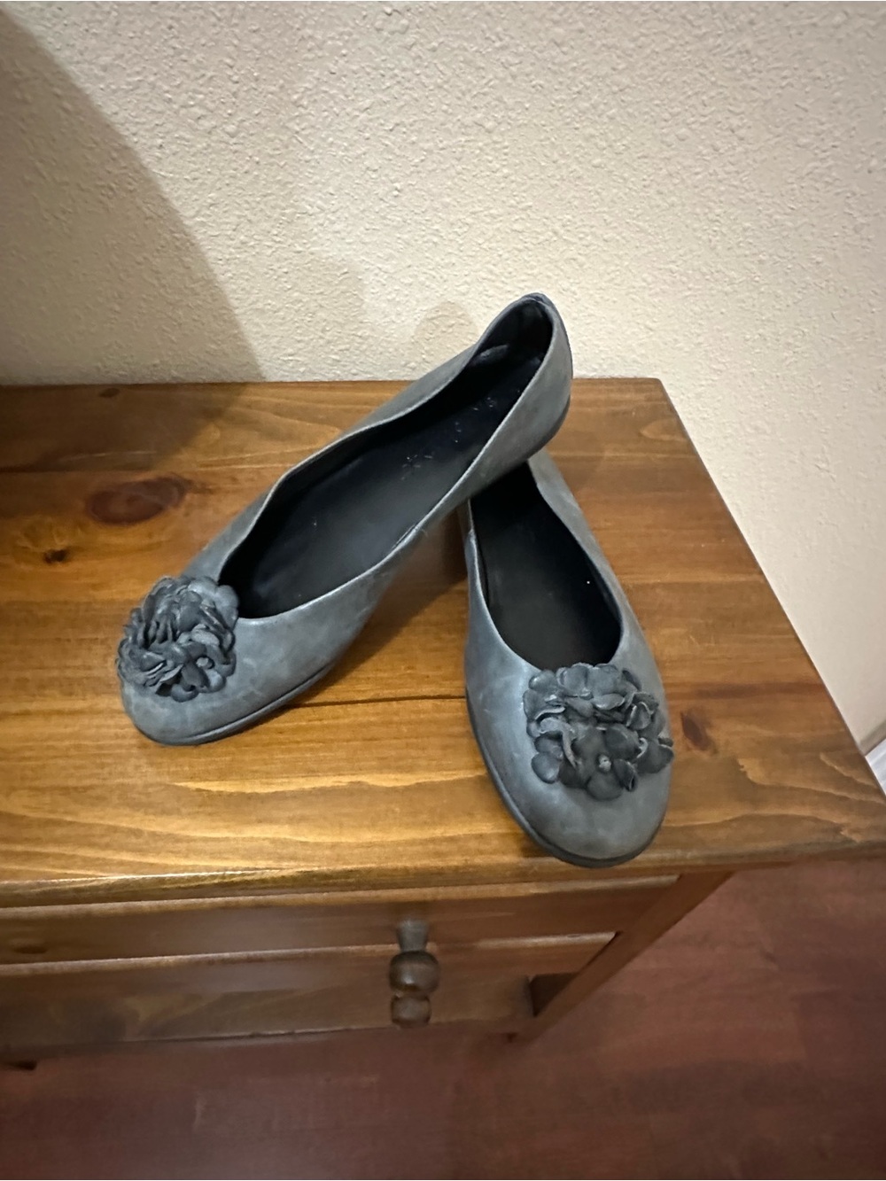 Women’s Floral Detail Grey Ballet Flats